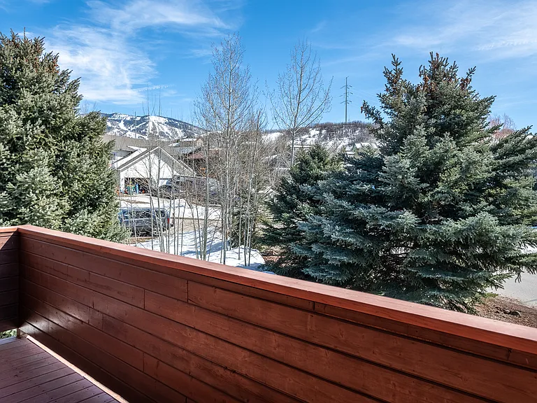 332 Cherry Dr — Photo 2