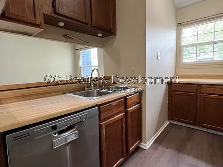 651 Pleasant Pl — Photo 10