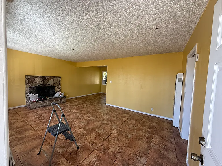15502 S Berendo Ave — Photo 6