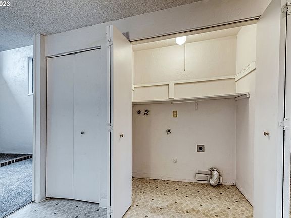 5th image of 4439 Fox Hollow Rd APT 8
