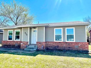 620 Clark Ave, Comanche, OK 73529