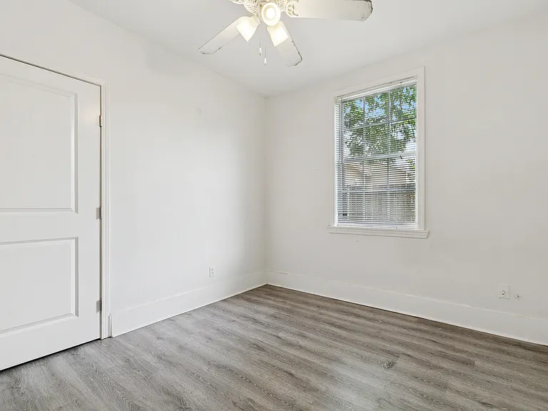 5124 Willow St — Photo 5