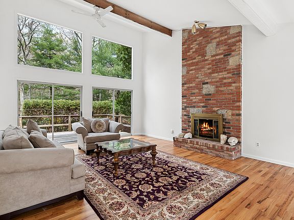2nd image of 5 Cattalo Cir