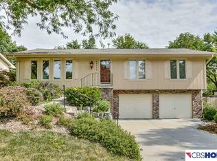 15117 Fieldcrest Dr, Omaha, NE 68154