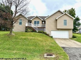 1392 Bennett Dr, Morgantown, WV