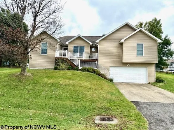1392 Bennett Dr, Morgantown, WV 26508