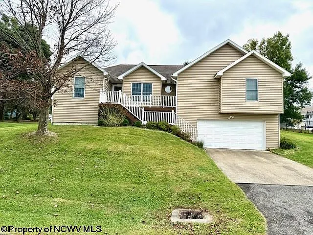 1392 Bennett Dr photo 1