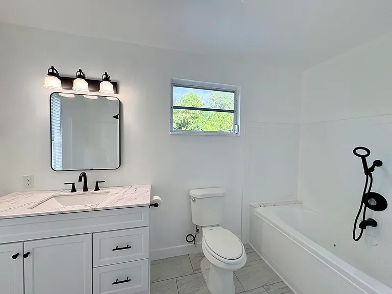 2393 Crawford Ct — Photo 14