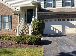 1554 Millbrook Dr #1554, Algonquin, IL 60102