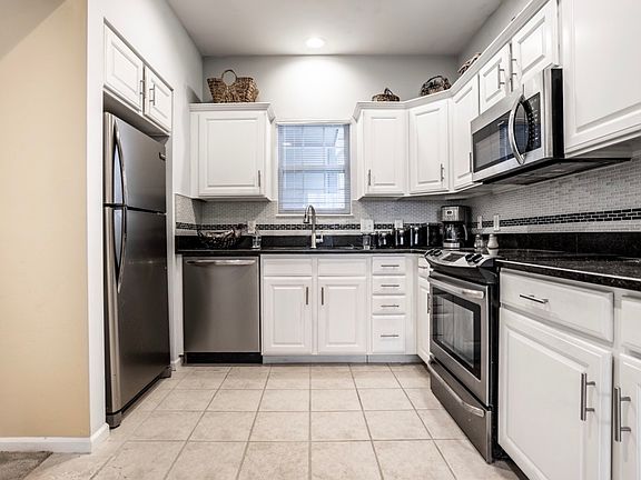 4th image of 9190 Huxley Ct