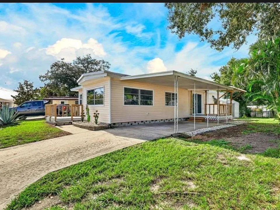 813 Paradise Blvd