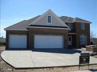 3203 Baer Rd, Bloomington, IL 61704