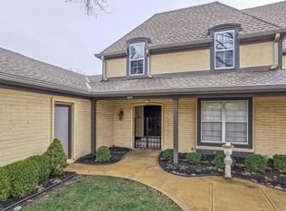 10851 Glenwood St, Overland Park, KS 66211