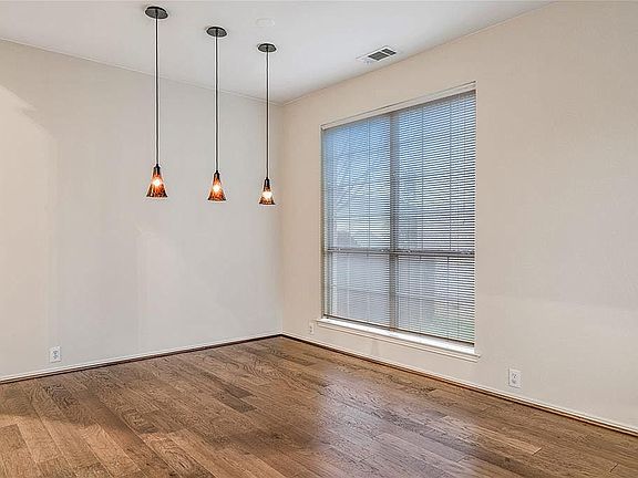 3rd image of 4025 Double Oak Dr