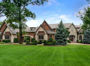 536 Ridgemoor Dr, Willowbrook, IL 60527