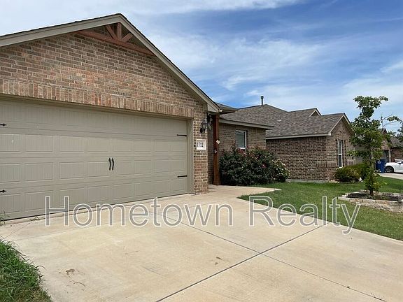 3rd image of 1712 Vermilion Ln