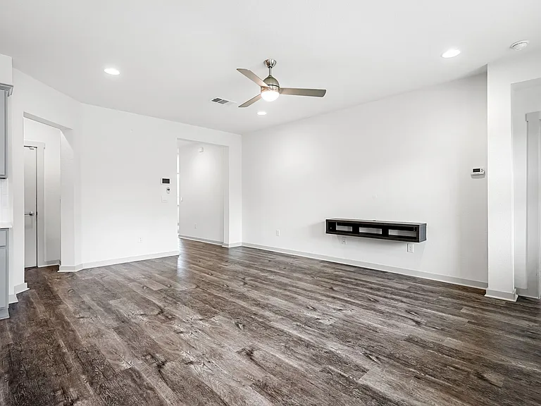 8025 City Top Blvd — Photo 9