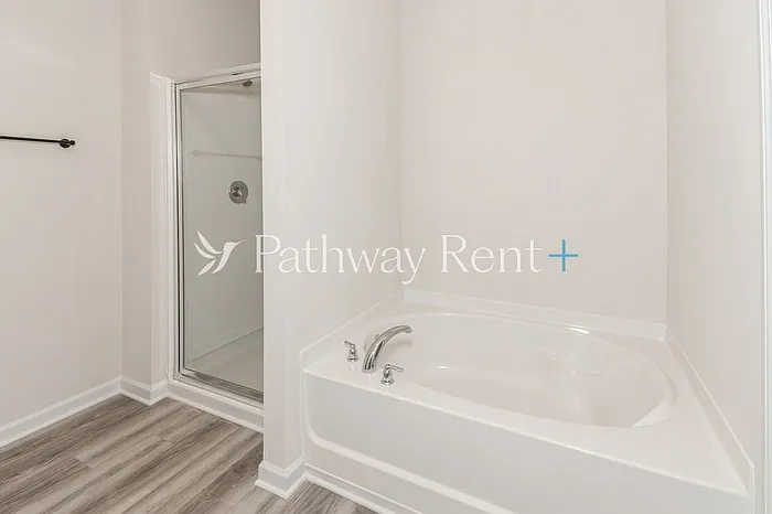 603 Mackenzie Cv — Photo 16