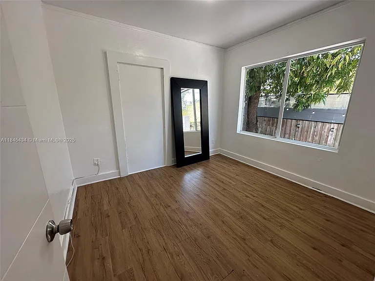 267 NW 33rd St — Photo 6