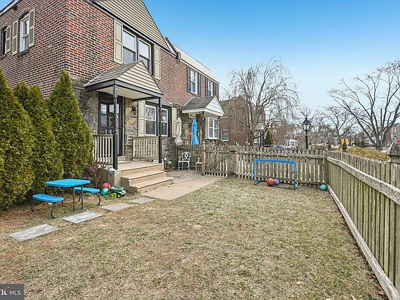 3rd image of 271 Childs Ave