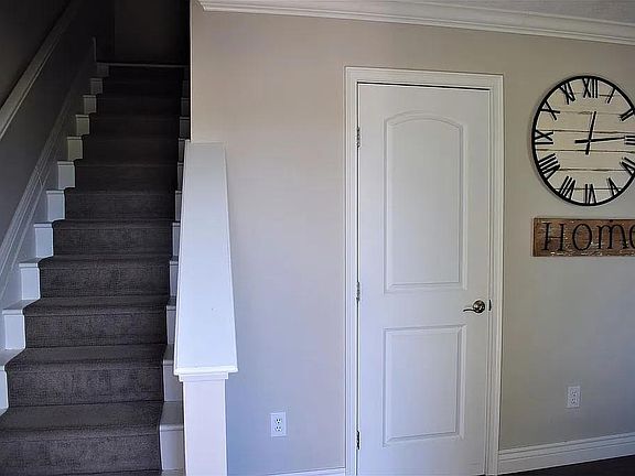 3rd image of 4059 Redroyal Ave
