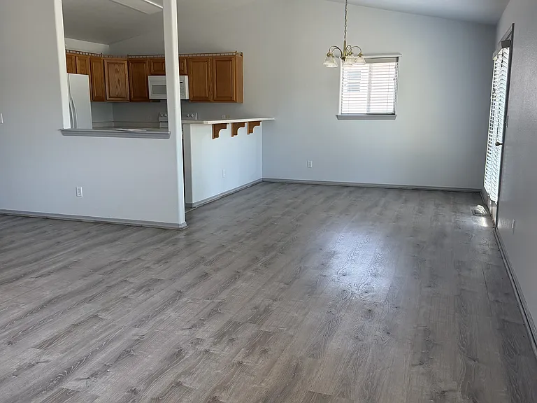 2112 Mead Ln — Photo 17