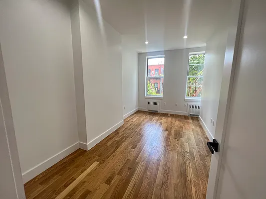 Rented by Nooklyn NYC LLC | media 16