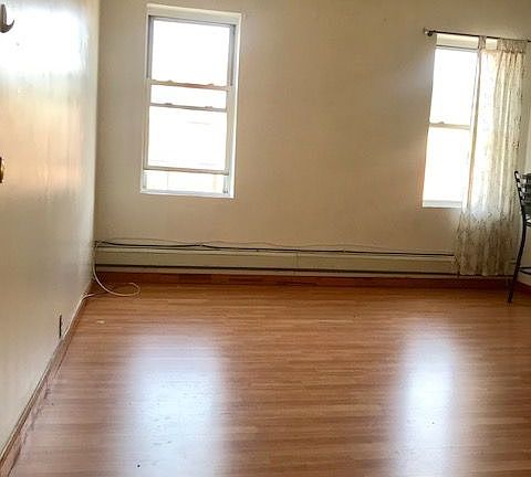 3rd image of 189 Graham Ave APT 3