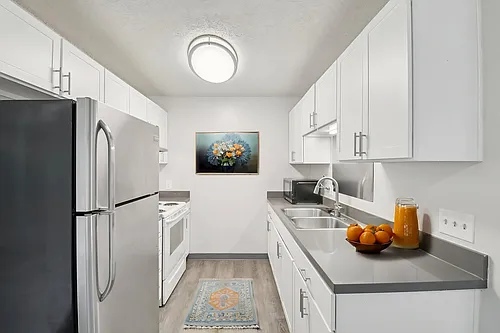 Autumn Lake Apartments Photo 1