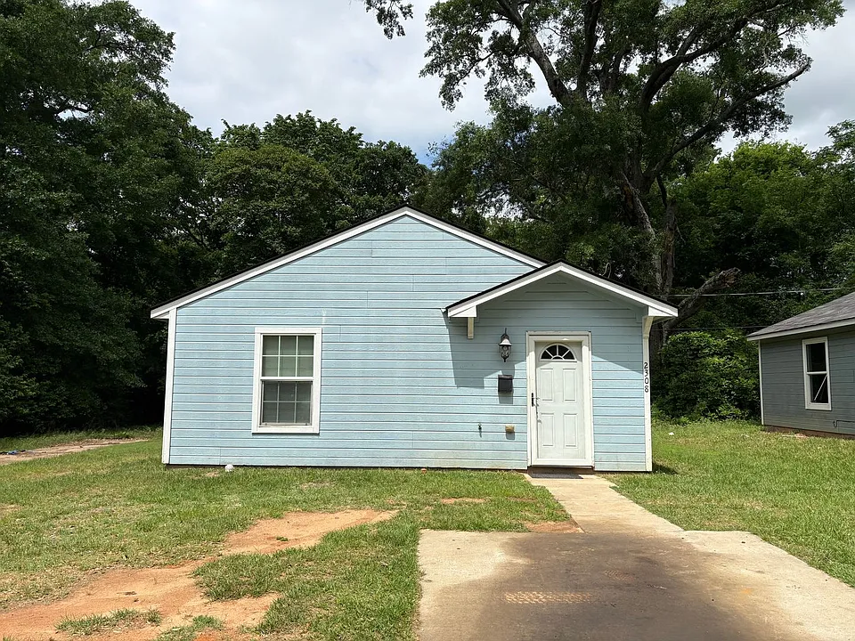 2308 Queens Hwy