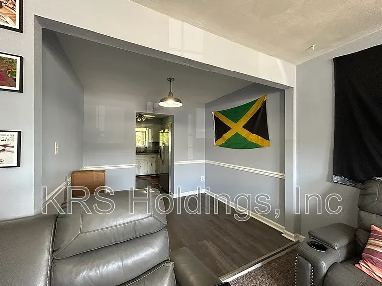 1652 Fairfax Dr — Photo 4