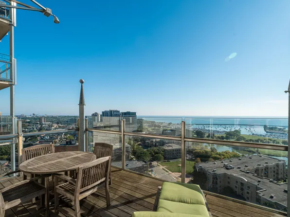 1313 N Franklin Pl APT 1205, Milwaukee, WI 53202