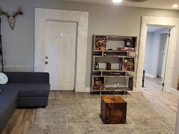 5th image of 1445 N Andrews Ave