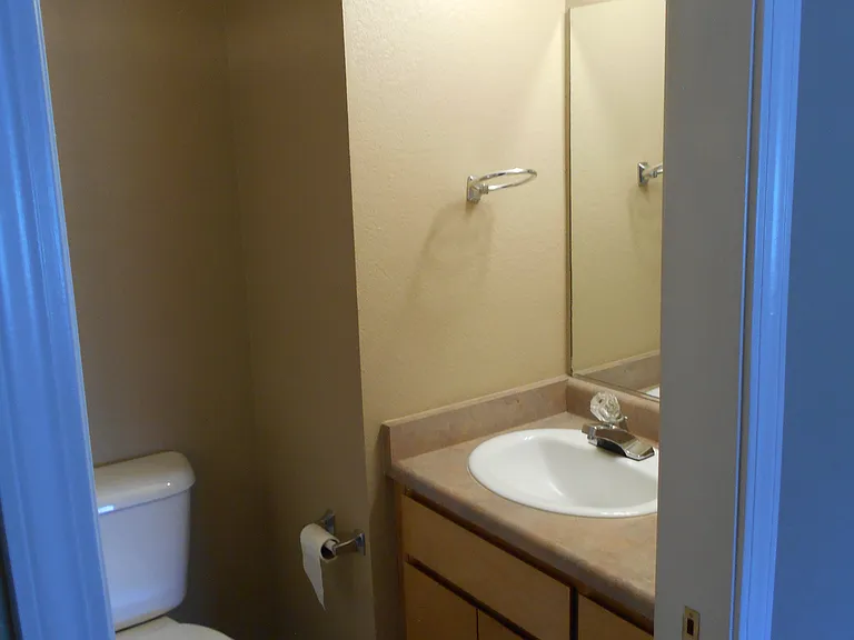 Guest Full-Bath 1