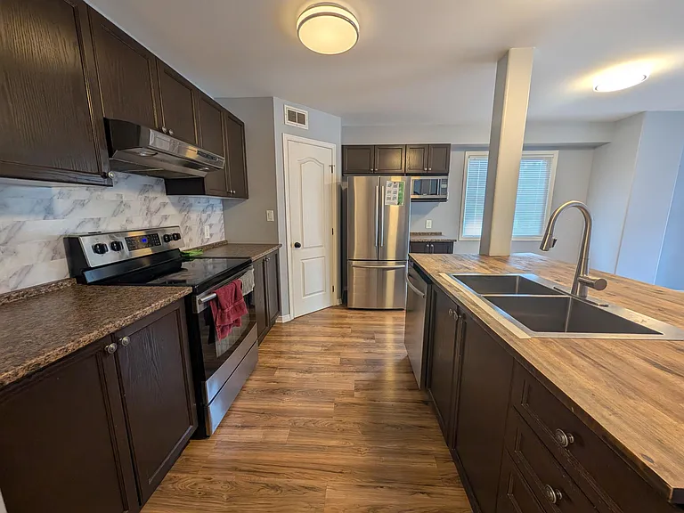 708 Margaret Way — Photo 3