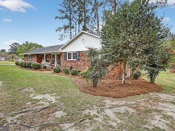 2nd image of 511 Lewis St