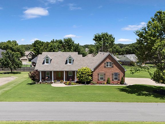 3rd image of 4975 Lake Breeze Rd