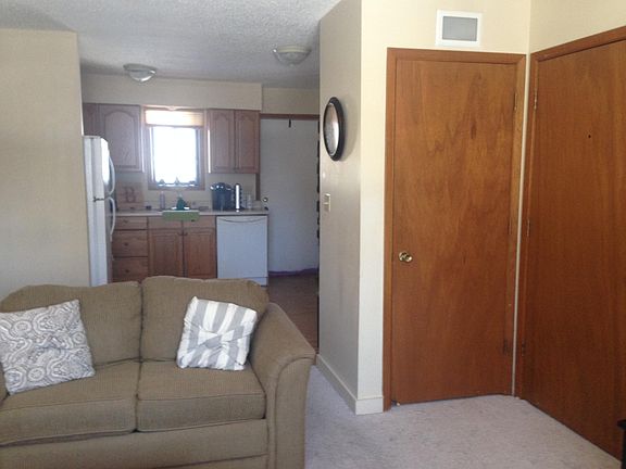 Nice SUNNY upstairs great room