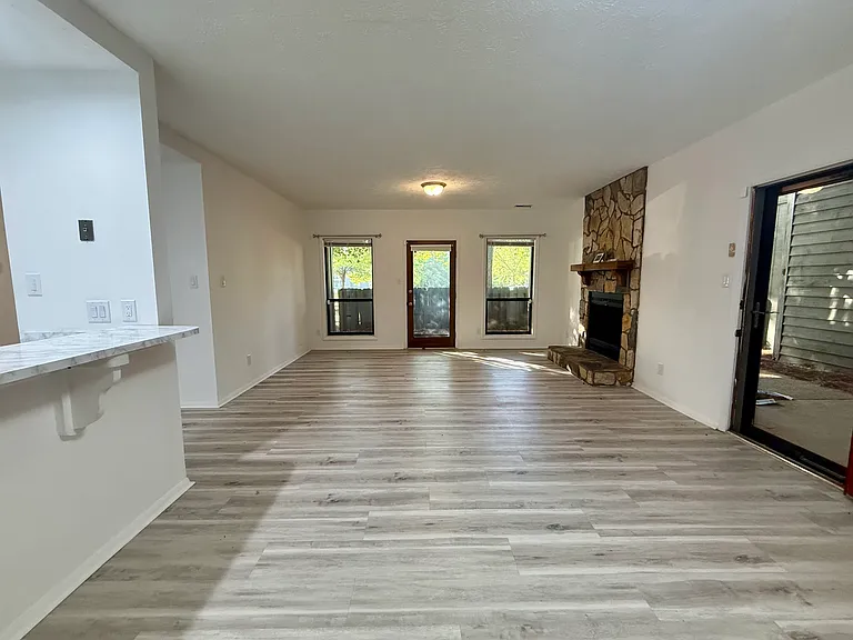 1882 Tryon Dr #4 — Photo 4