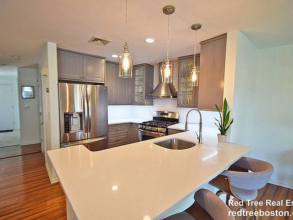 4th image of 282 Sidney St #282