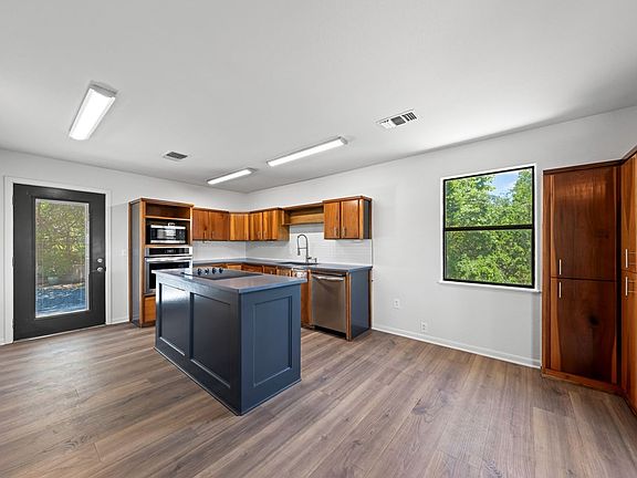 3rd image of 109 Debra Ln
