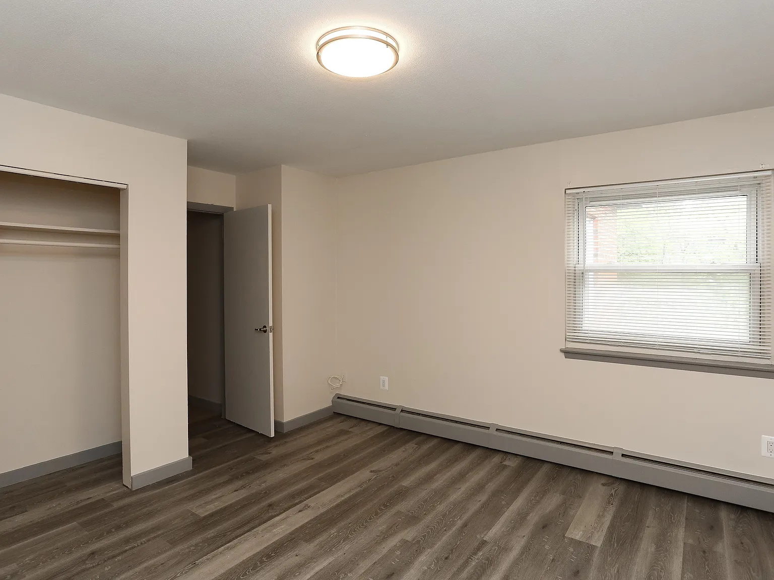 2 bed, 900 sqft, $1,600 — Photo 3