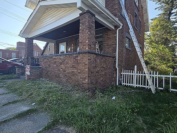 2nd image of 306 E 27th St