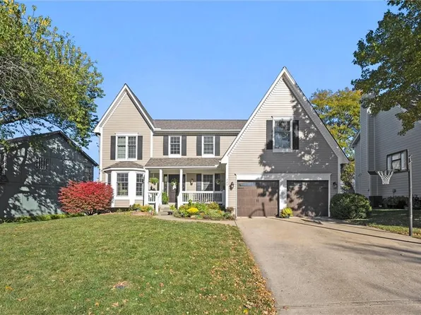 724 N Singletree St, Olathe, KS 66061