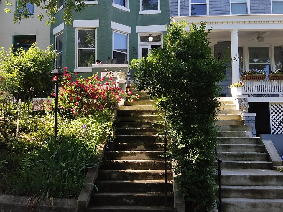 1652 Irving St NW #1