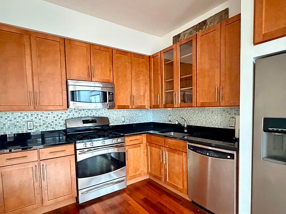 5th image of 389 Washington St APT 28C