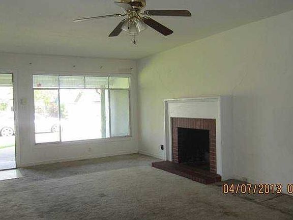 4th image of 1826 W Country Club Blvd