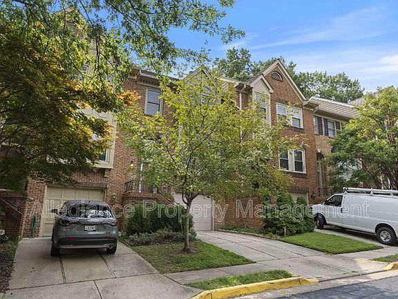 3rd image of 3915 Green Look Ct