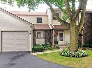 255 E Forest Knoll Dr, Palatine, IL 60074