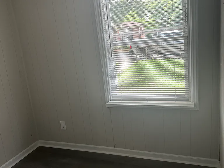 1610 Warren Cir — Photo 8